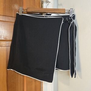 Diane Von Furstenberg Black Mini Wrap Skort with White Trim Sz XXS
